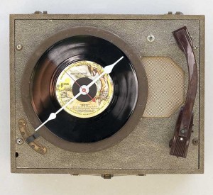 TRI-O-SPEED record player clock